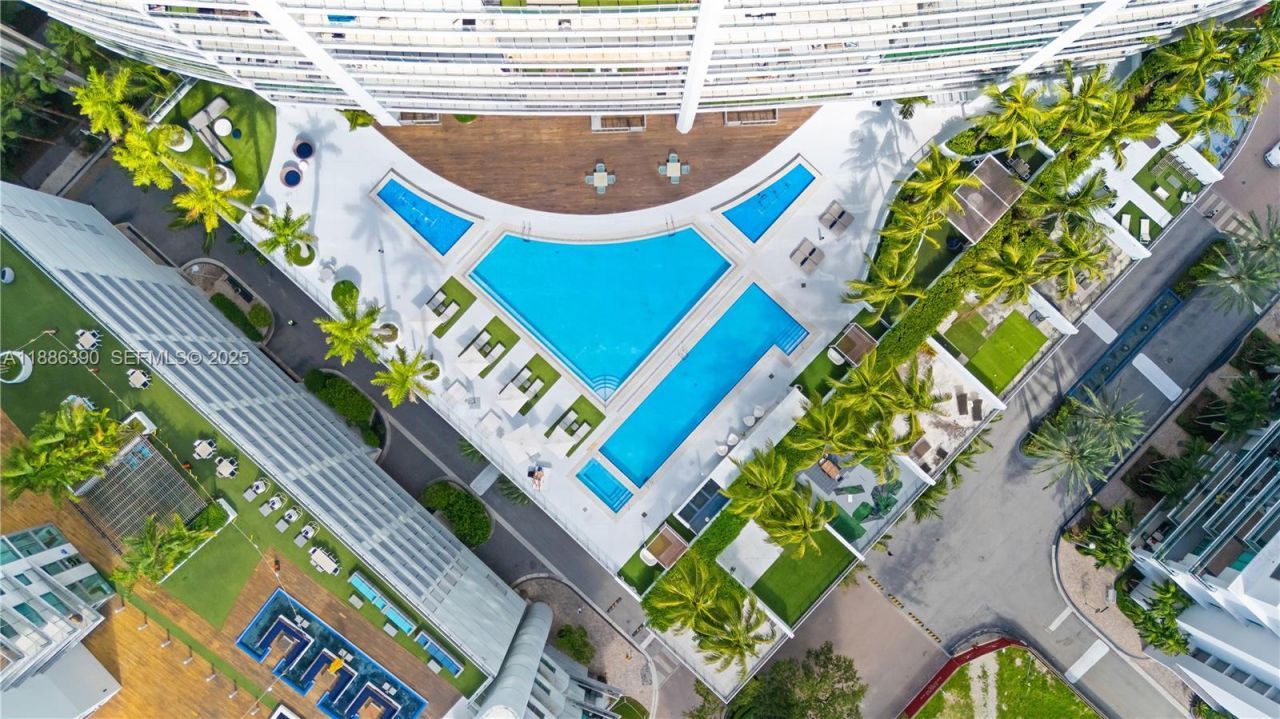 90 SW 3rd St, Unit 3305, Miami, FL 33130 Photo