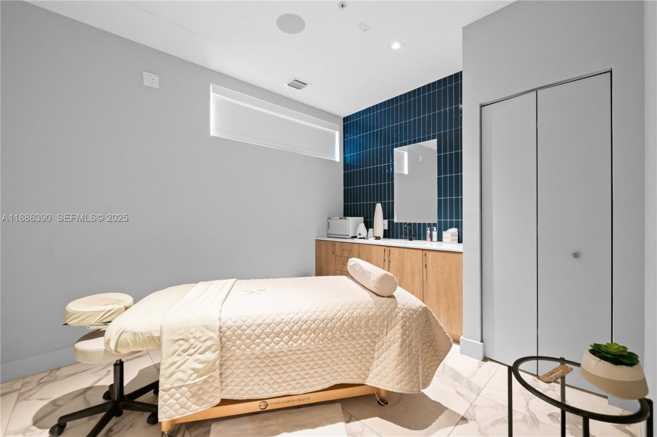 90 SW 3rd St, Unit 3305, Miami, FL 33130 Photo