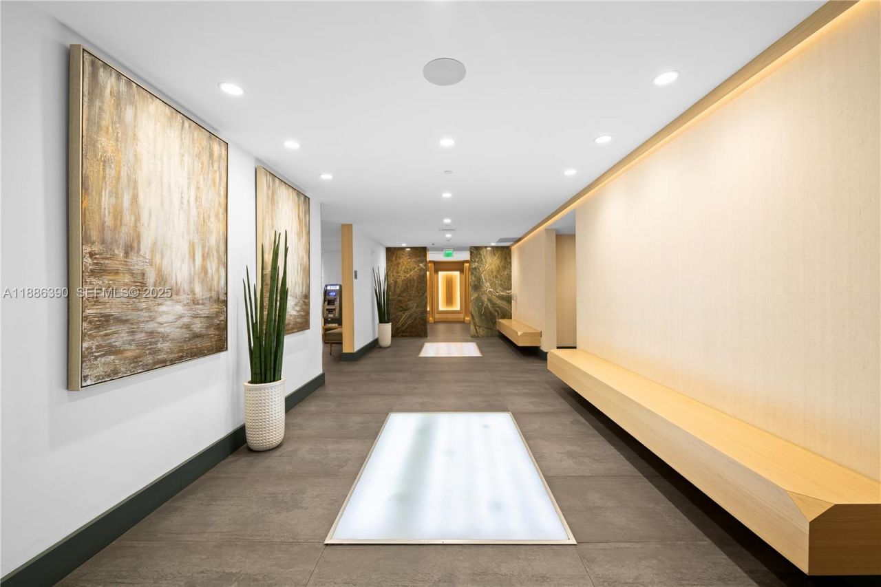 90 SW 3rd St, Unit 3305, Miami, FL 33130 Photo