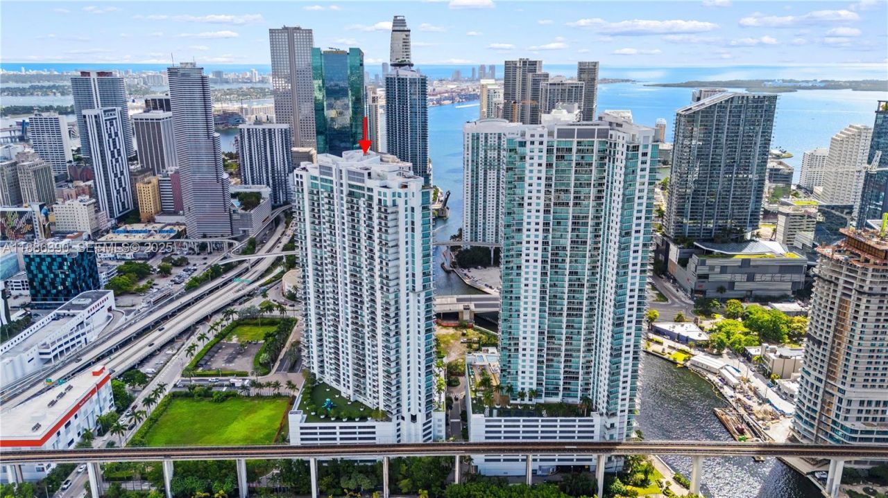 90 SW 3rd St, Unit 3305, Miami, FL 33130 Photo