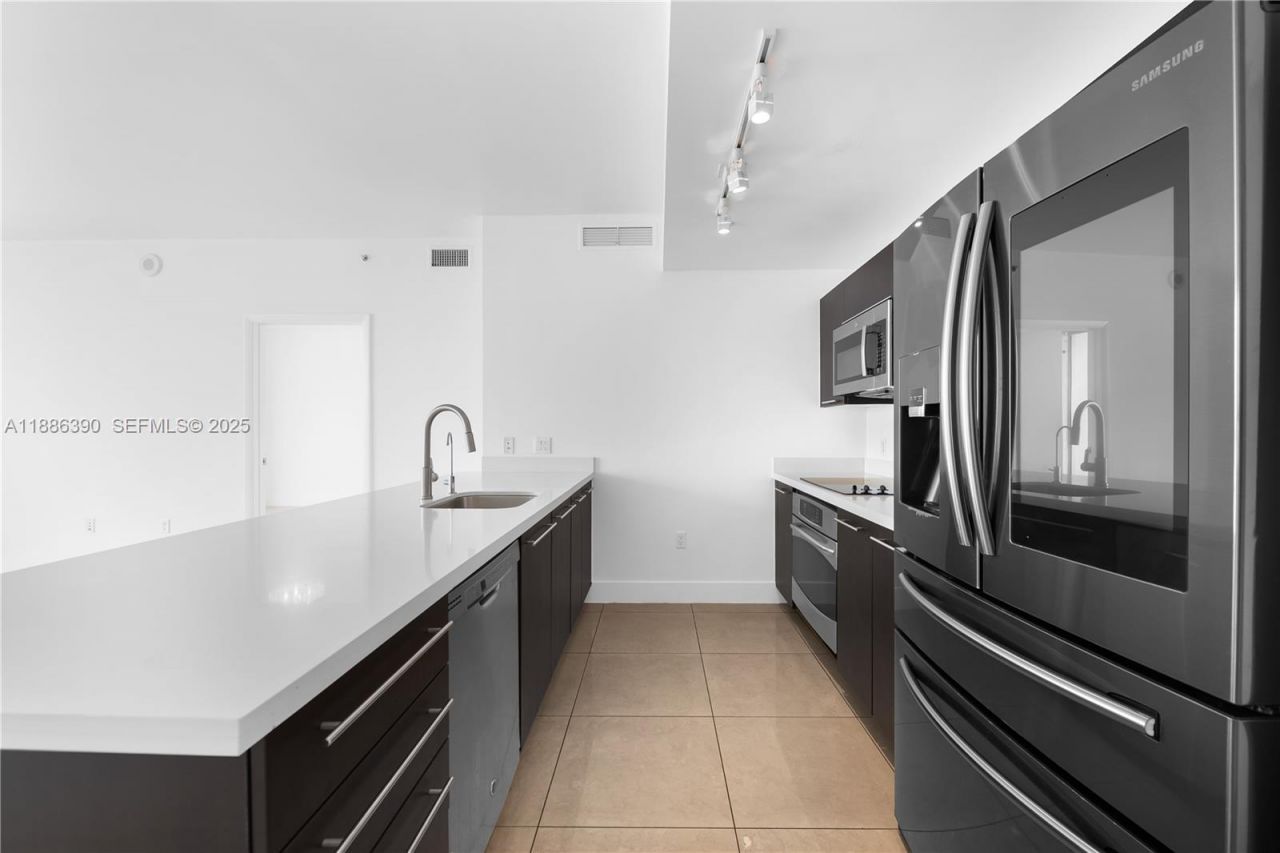 90 SW 3rd St, Unit 3305, Miami, FL 33130 Photo