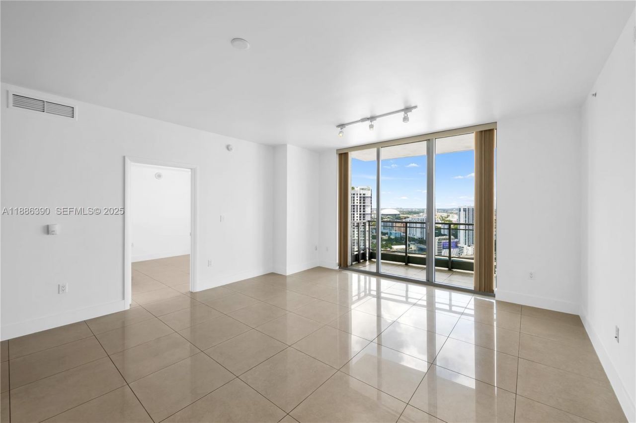 90 SW 3rd St, Unit 3305, Miami, FL 33130 Photo