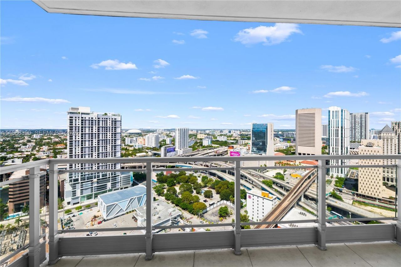 90 SW 3rd St, Unit 3305, Miami, FL 33130 Photo