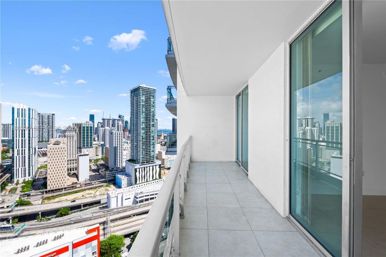 90 SW 3rd St, Unit 3305, Miami, FL 33130 Photo