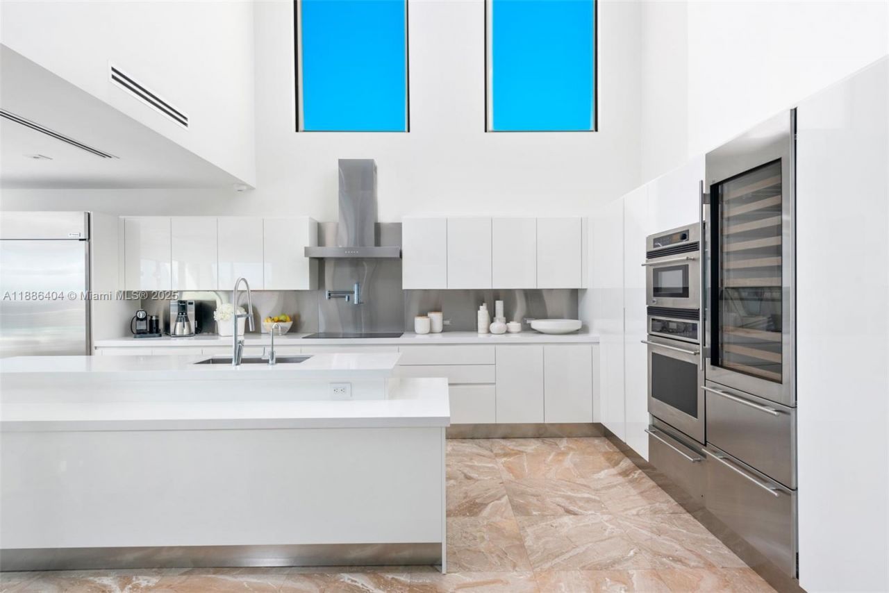 1580 S Treasure Dr, North Bay Village, FL 33141 Photo