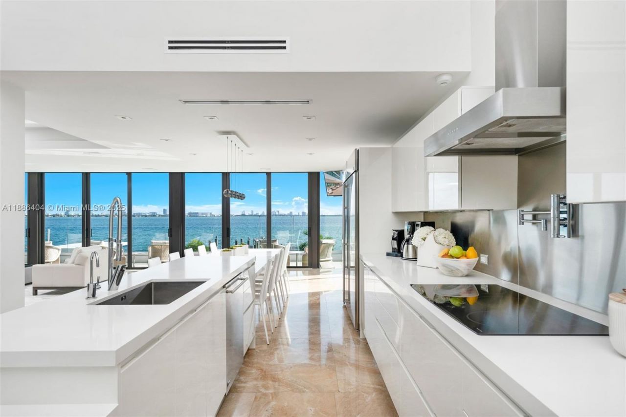 1580 S Treasure Dr, North Bay Village, FL 33141 Photo