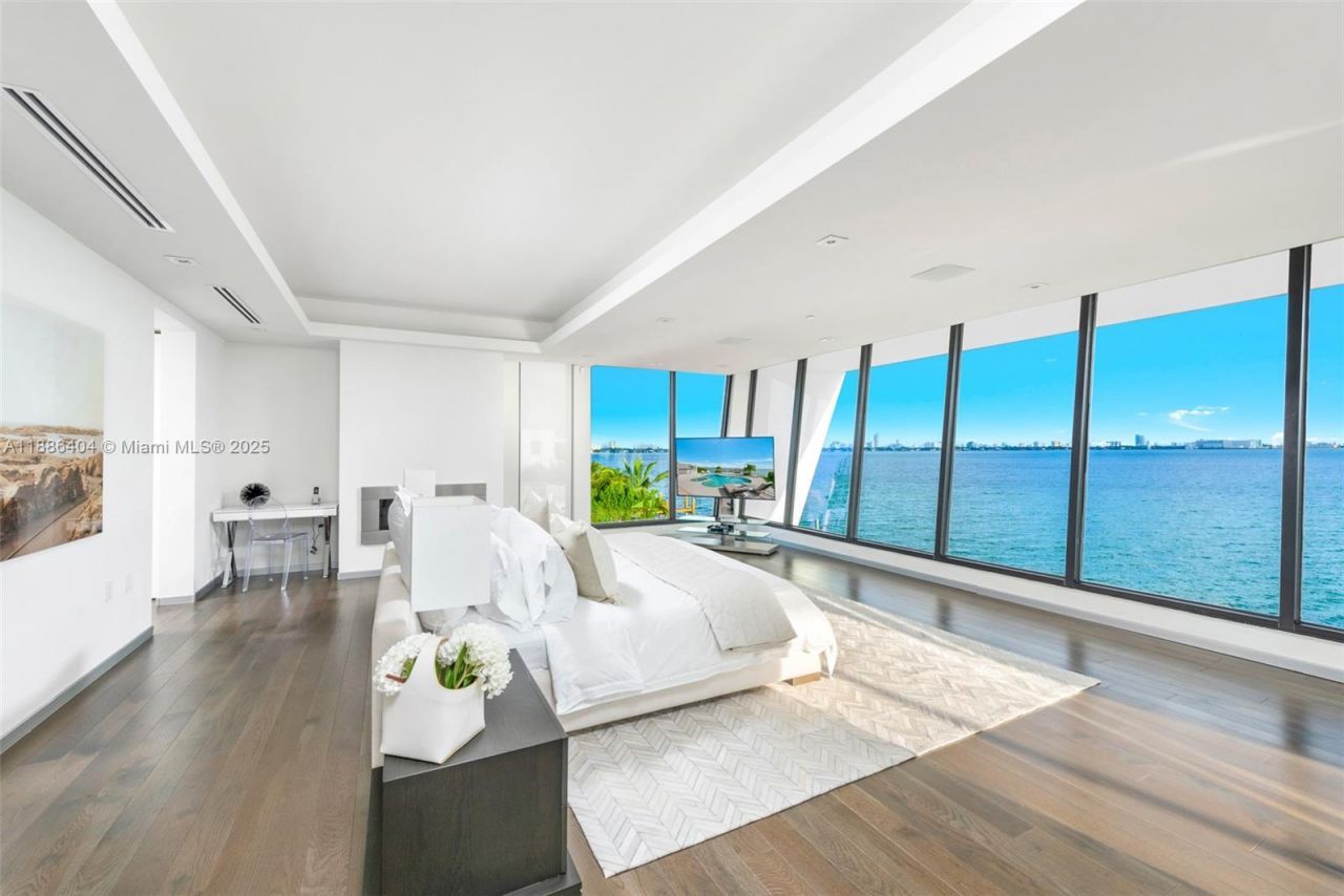 1580 S Treasure Dr, North Bay Village, FL 33141 Photo