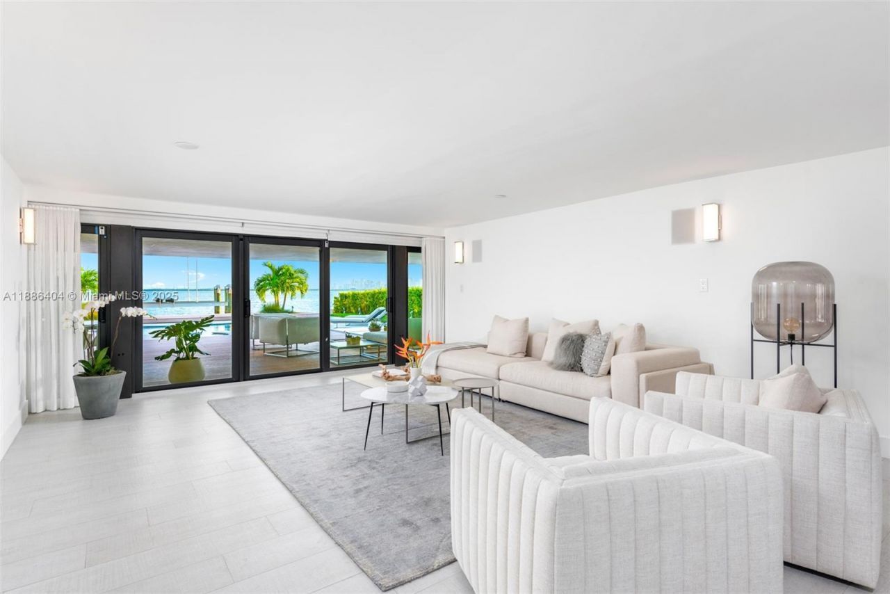 1580 S Treasure Dr, North Bay Village, FL 33141 Photo