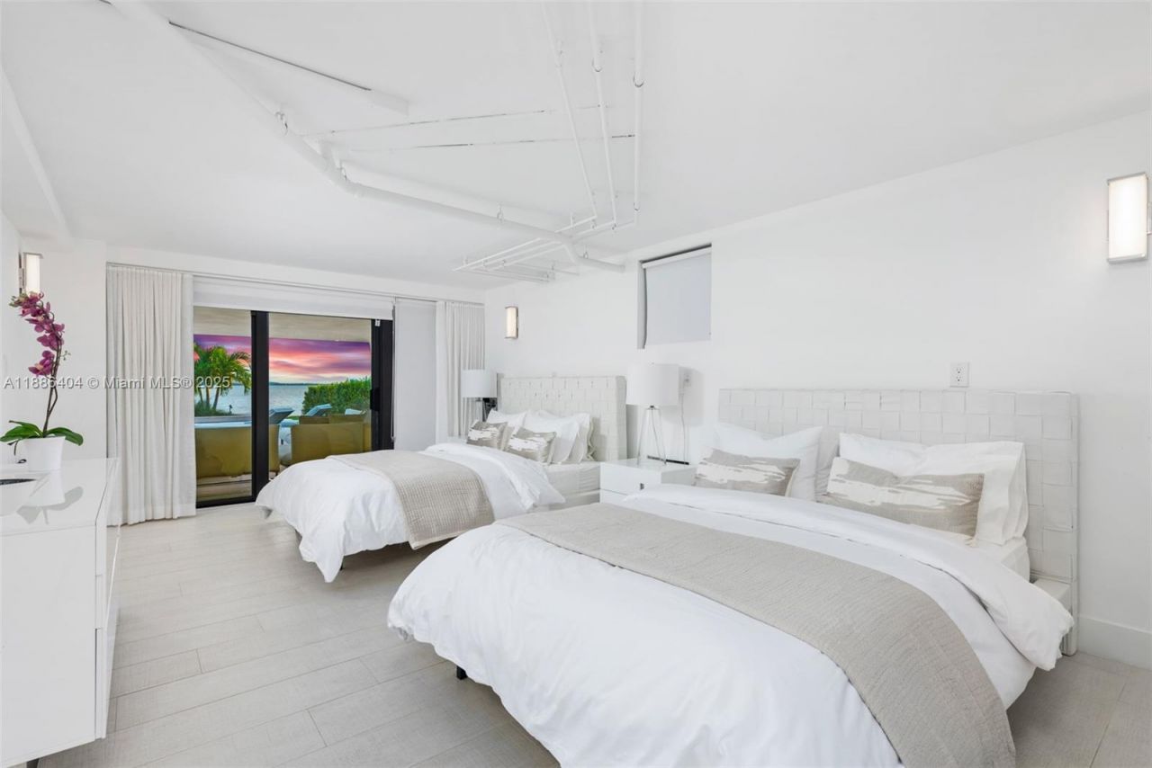 1580 S Treasure Dr, North Bay Village, FL 33141 Photo