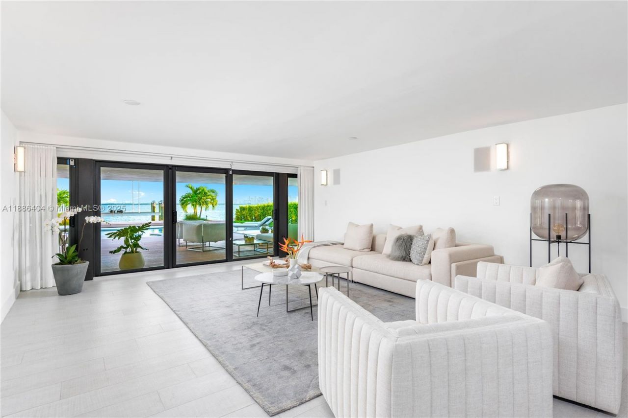 1580 S Treasure Dr, North Bay Village, FL 33141 Photo