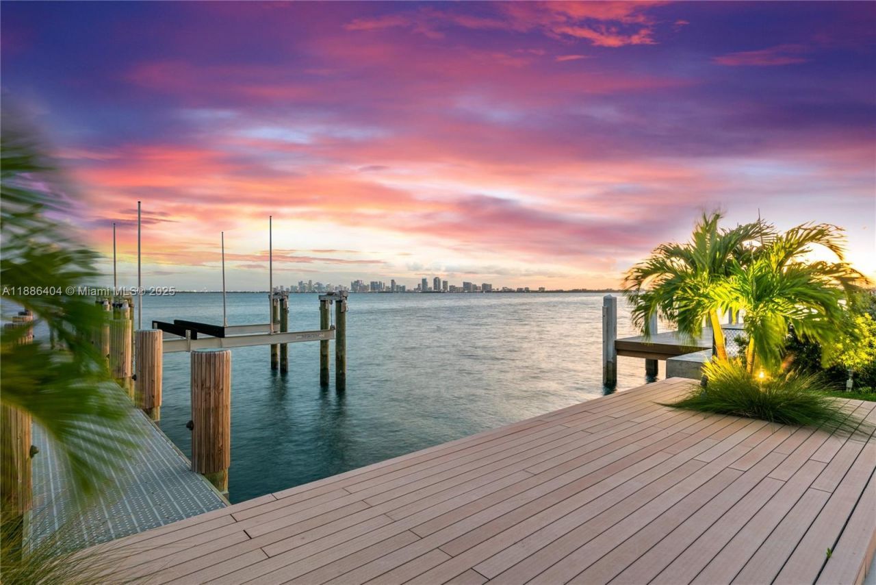 1580 S Treasure Dr, North Bay Village, FL 33141 Photo