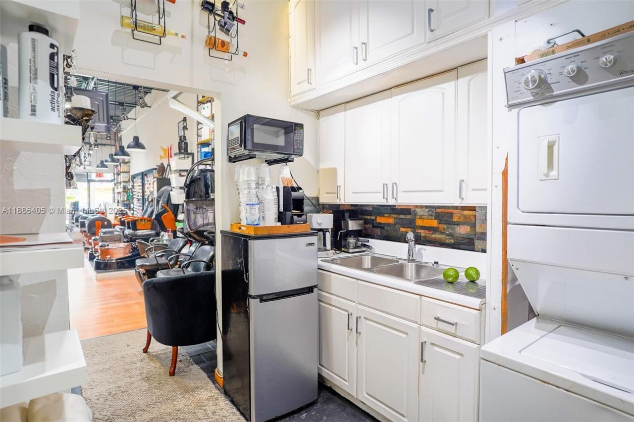 9660 Pines Bvld, Pembroke Pines, FL 33024 Photo