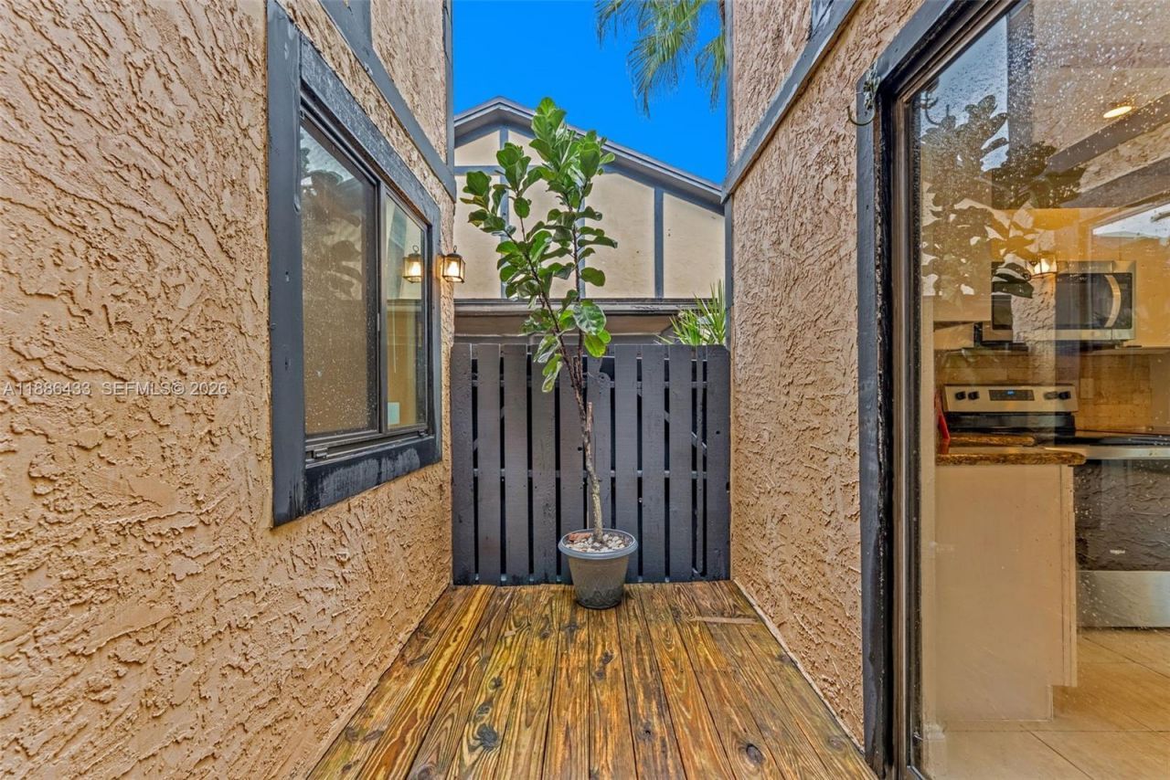 9209 NW 49th Pl, Sunrise, FL 33351 Photo