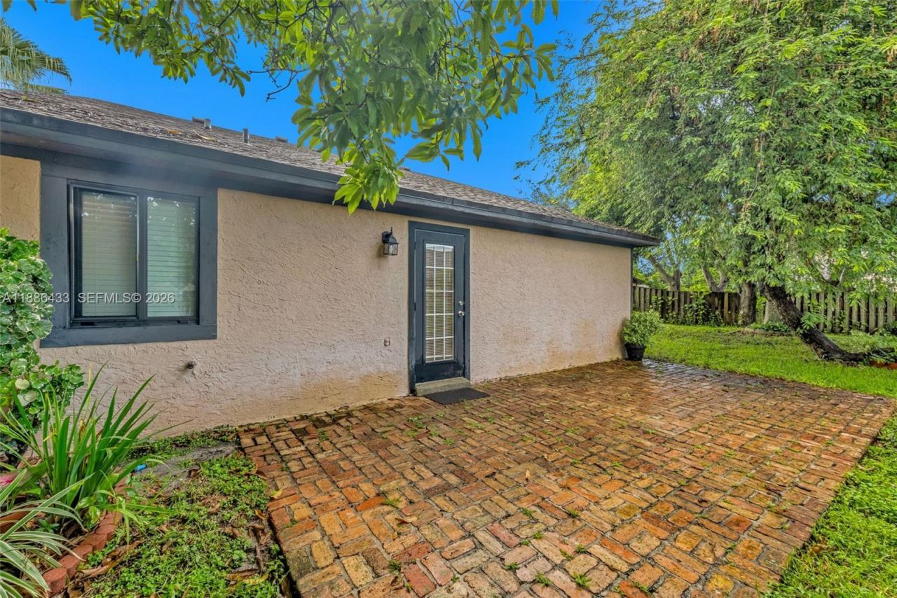 9209 NW 49th Pl, Sunrise, FL 33351 Photo