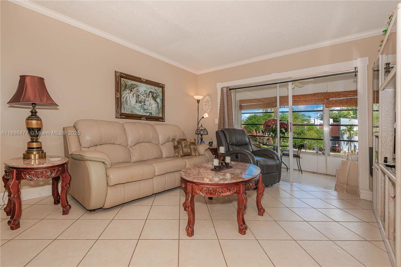 2991 NW 46th Ave, Unit 210, Lauderdale Lakes, FL 33313 Photo