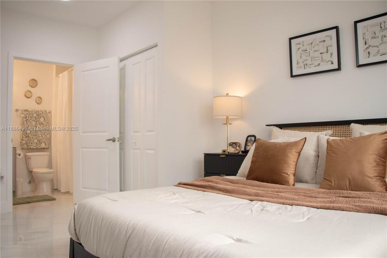 1453 W 29th St, Unit 307, Hialeah, FL 33012 Photo