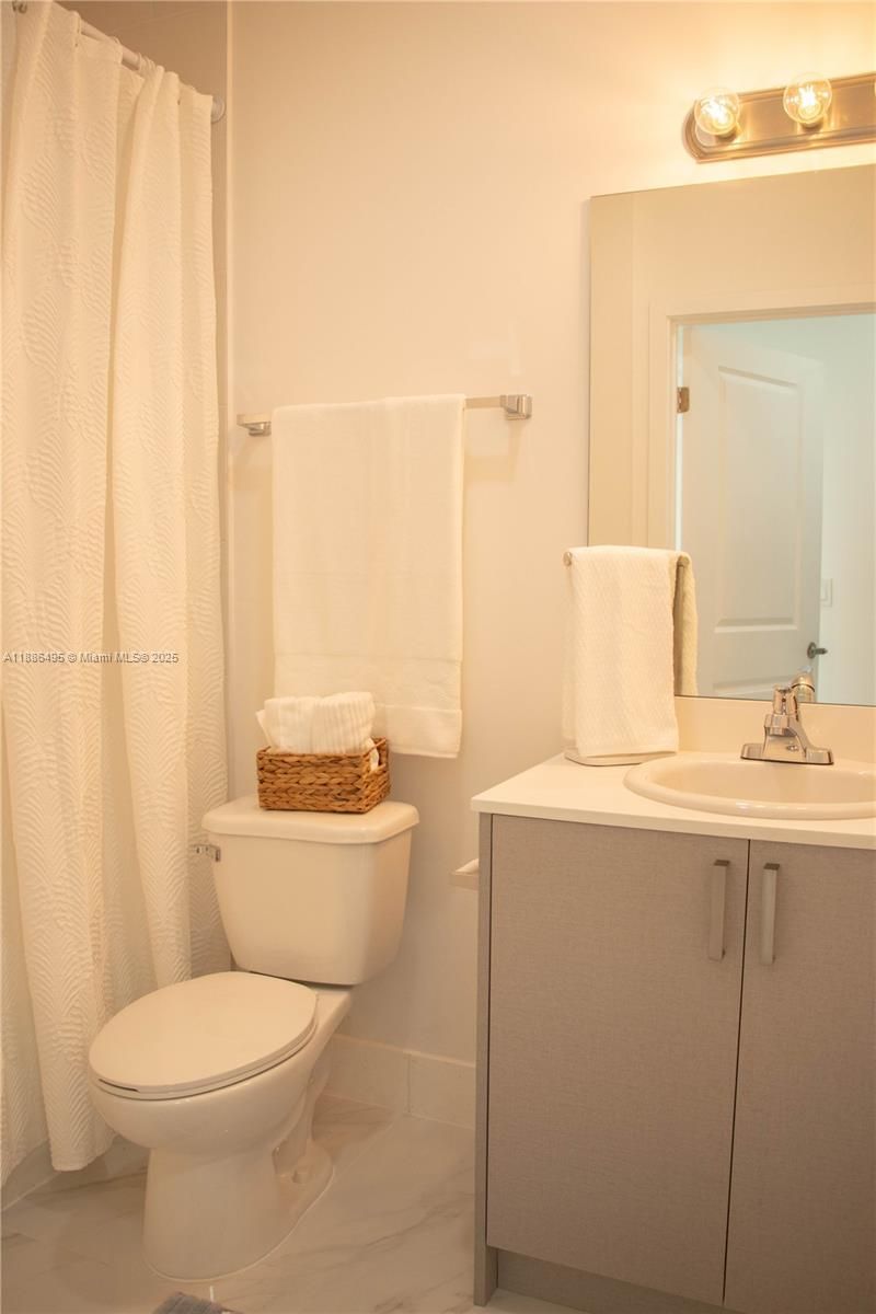 1453 W 29th St, Unit 307, Hialeah, FL 33012 Photo