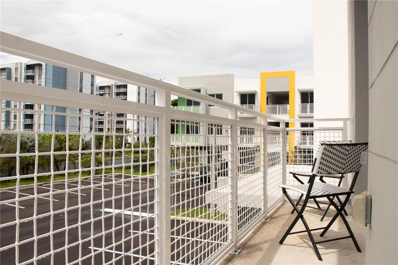 1453 W 29th St, Unit 307, Hialeah, FL 33012 Photo