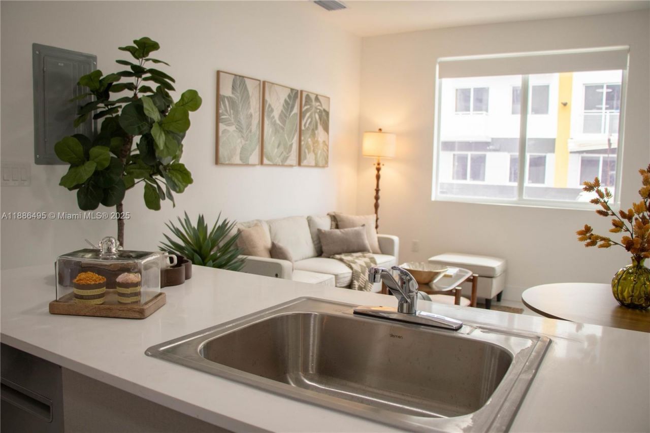 1453 W 29th St, Unit 307, Hialeah, FL 33012 Photo