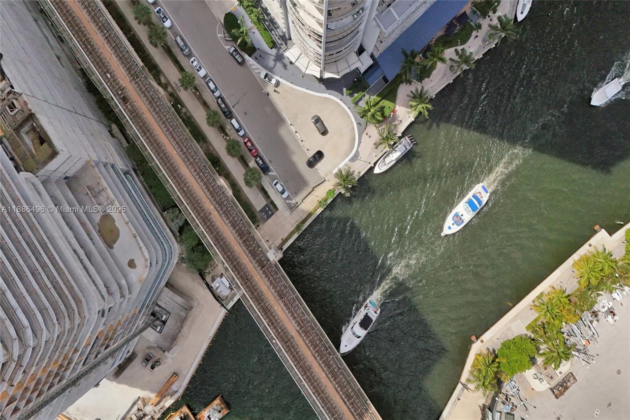 690 SW 1st Ct, Unit 1213, Miami, FL 33130 Photo