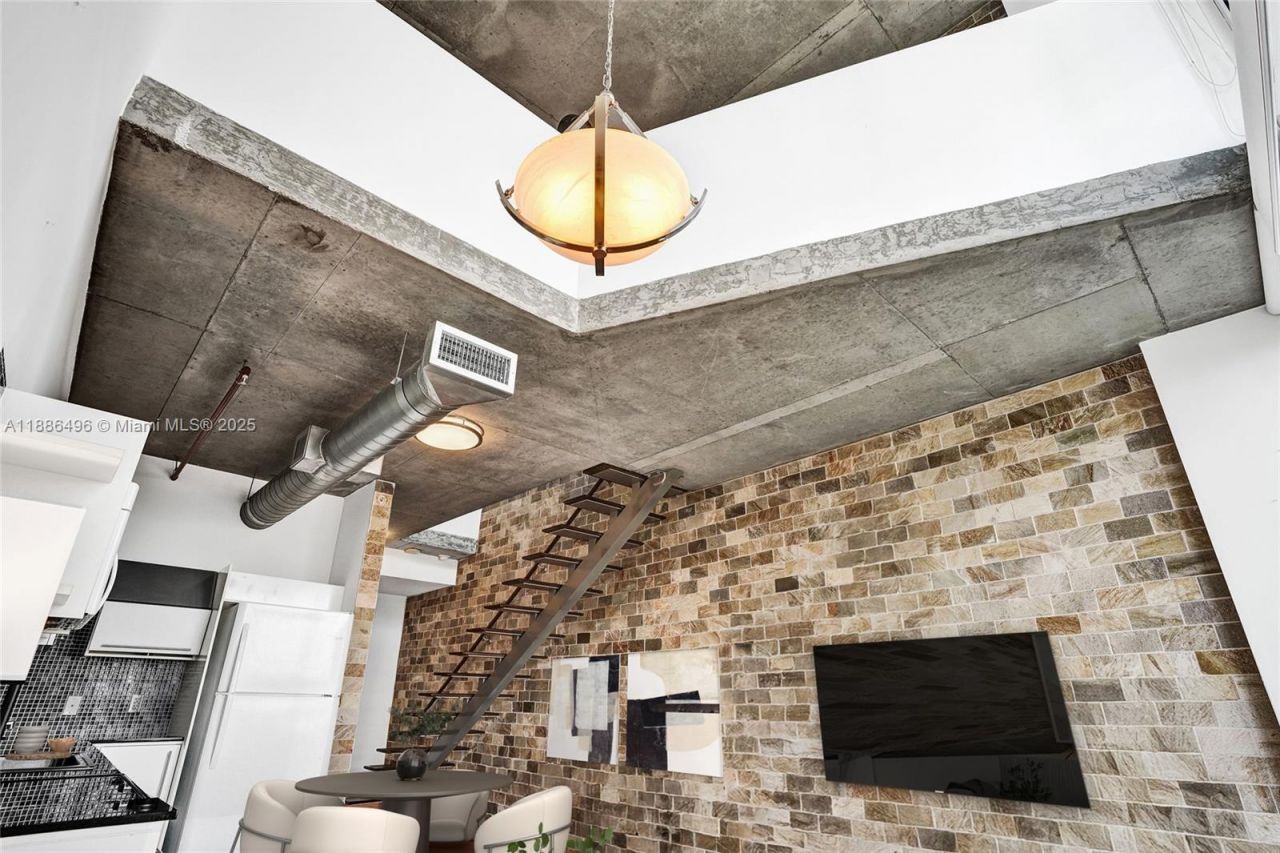 690 SW 1st Ct, Unit 1213, Miami, FL 33130 Photo