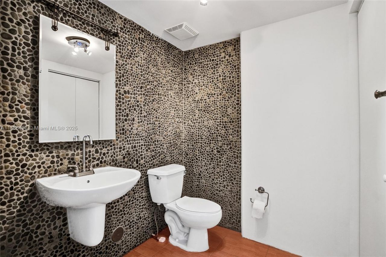 690 SW 1st Ct, Unit 1213, Miami, FL 33130 Photo