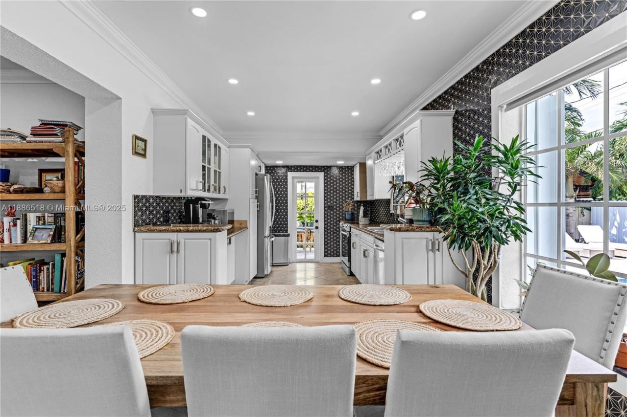 9901 SW 35th Ter, Miami, FL 33165 Photo