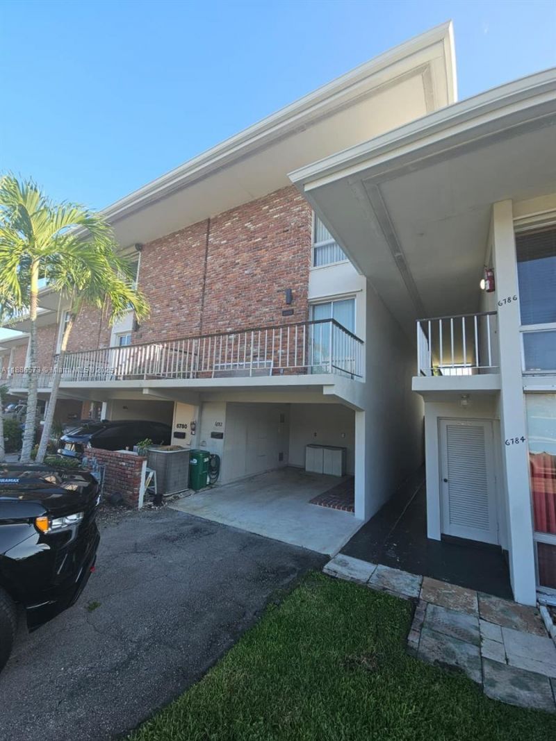 6782 Brookline Dr, Unit 6782, Hialeah, FL 33015 Photo