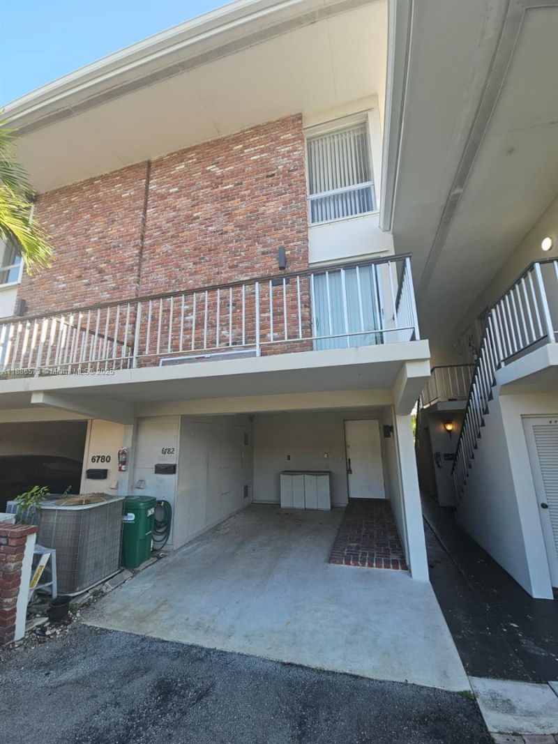 6782 Brookline Dr, Unit 6782, Hialeah, FL 33015 Photo