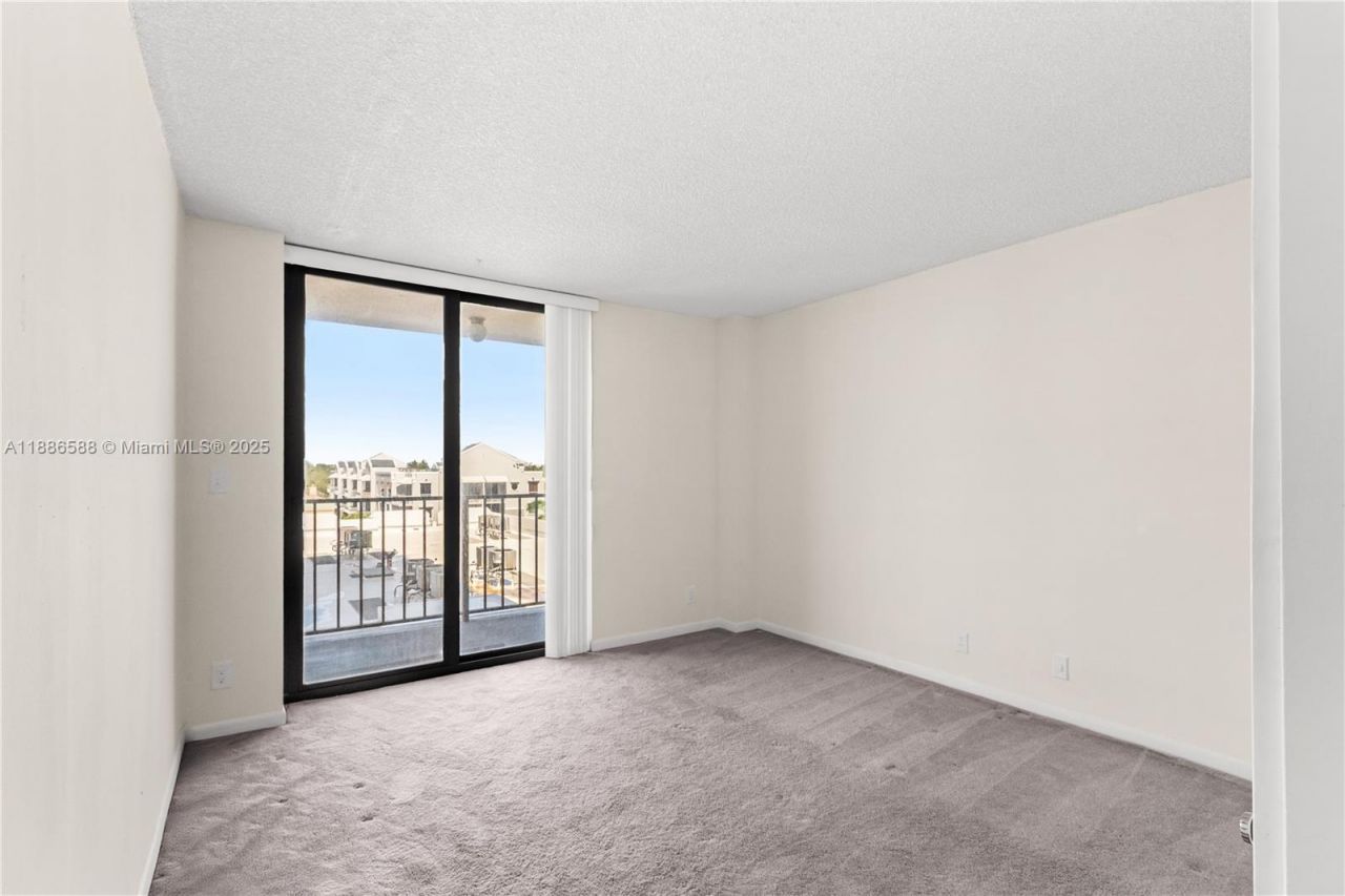 2625 Collins Ave, Unit 608, Miami Beach, FL 33140 Photo