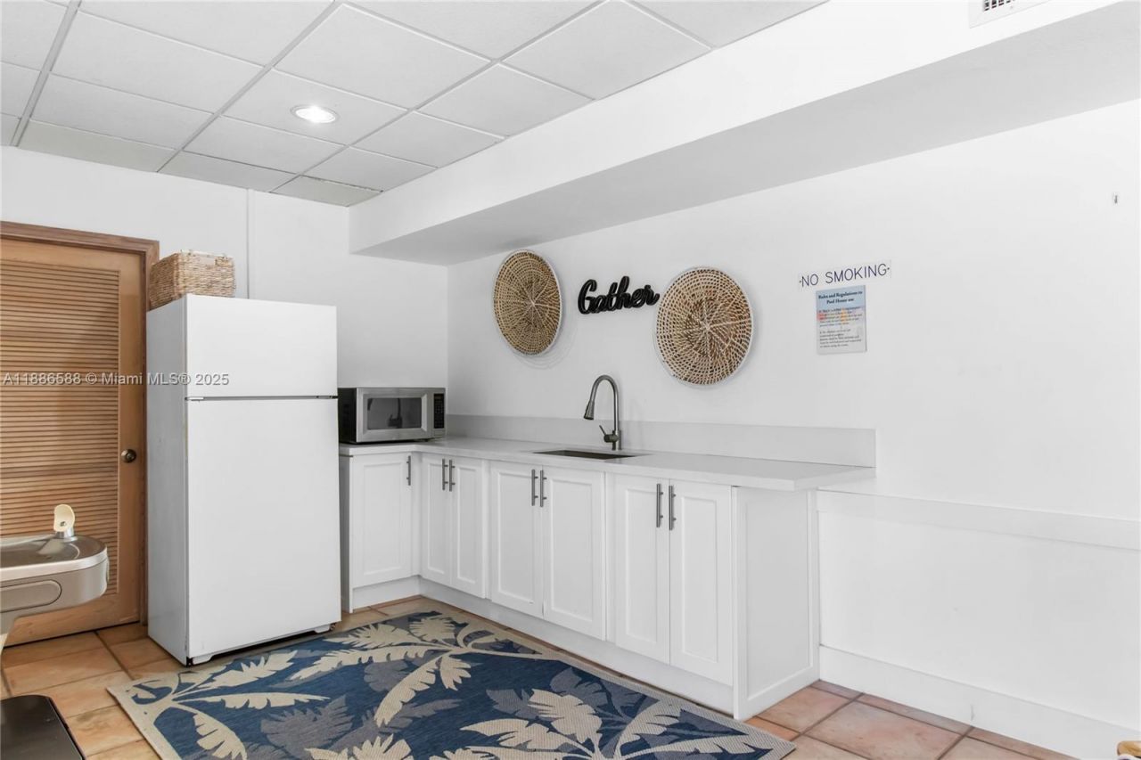 2625 Collins Ave, Unit 608, Miami Beach, FL 33140 Photo