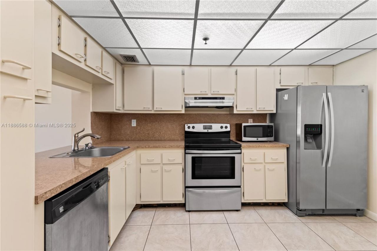 2625 Collins Ave, Unit 608, Miami Beach, FL 33140 Photo