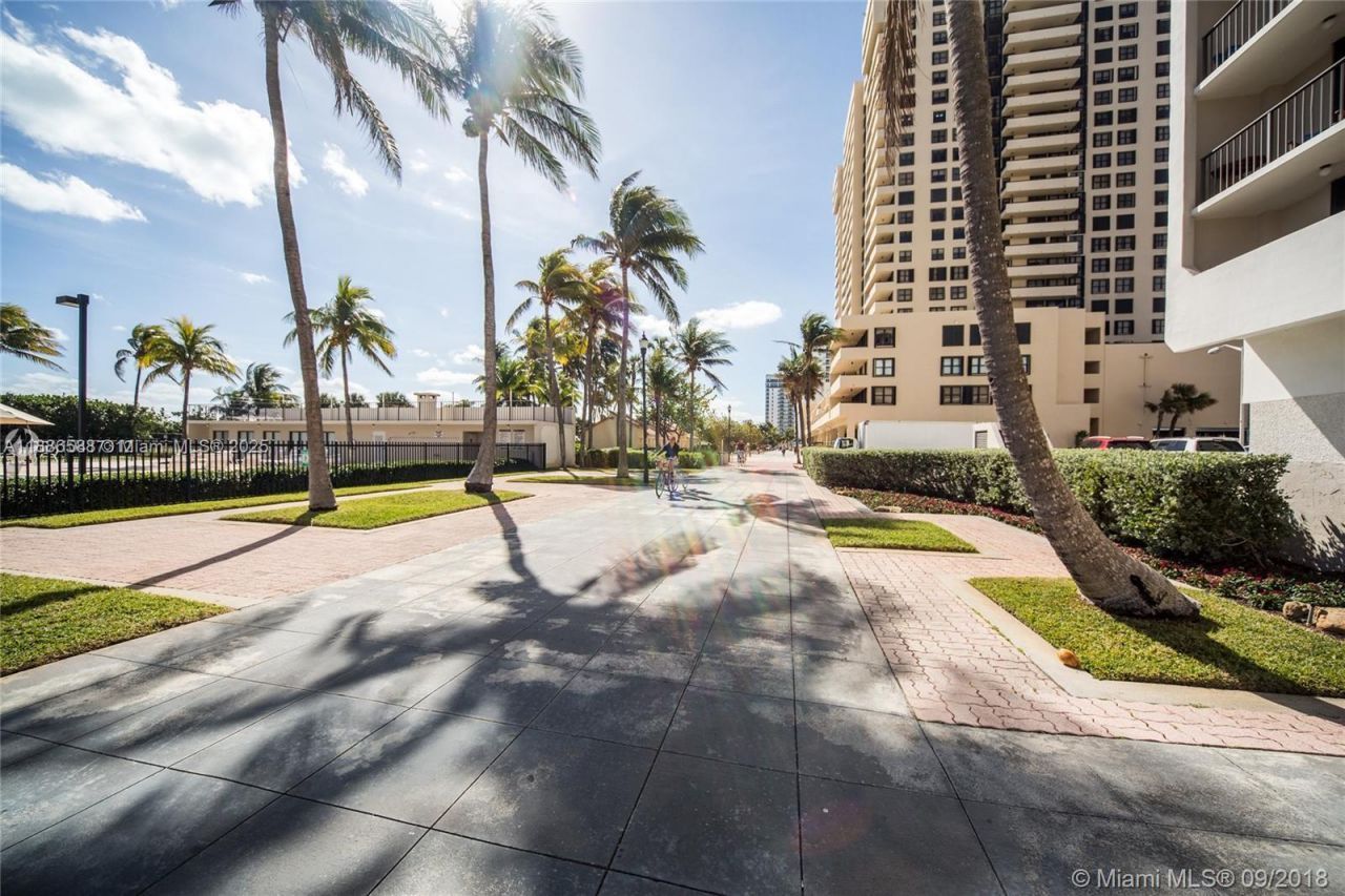2625 Collins Ave, Unit 608, Miami Beach, FL 33140 Photo