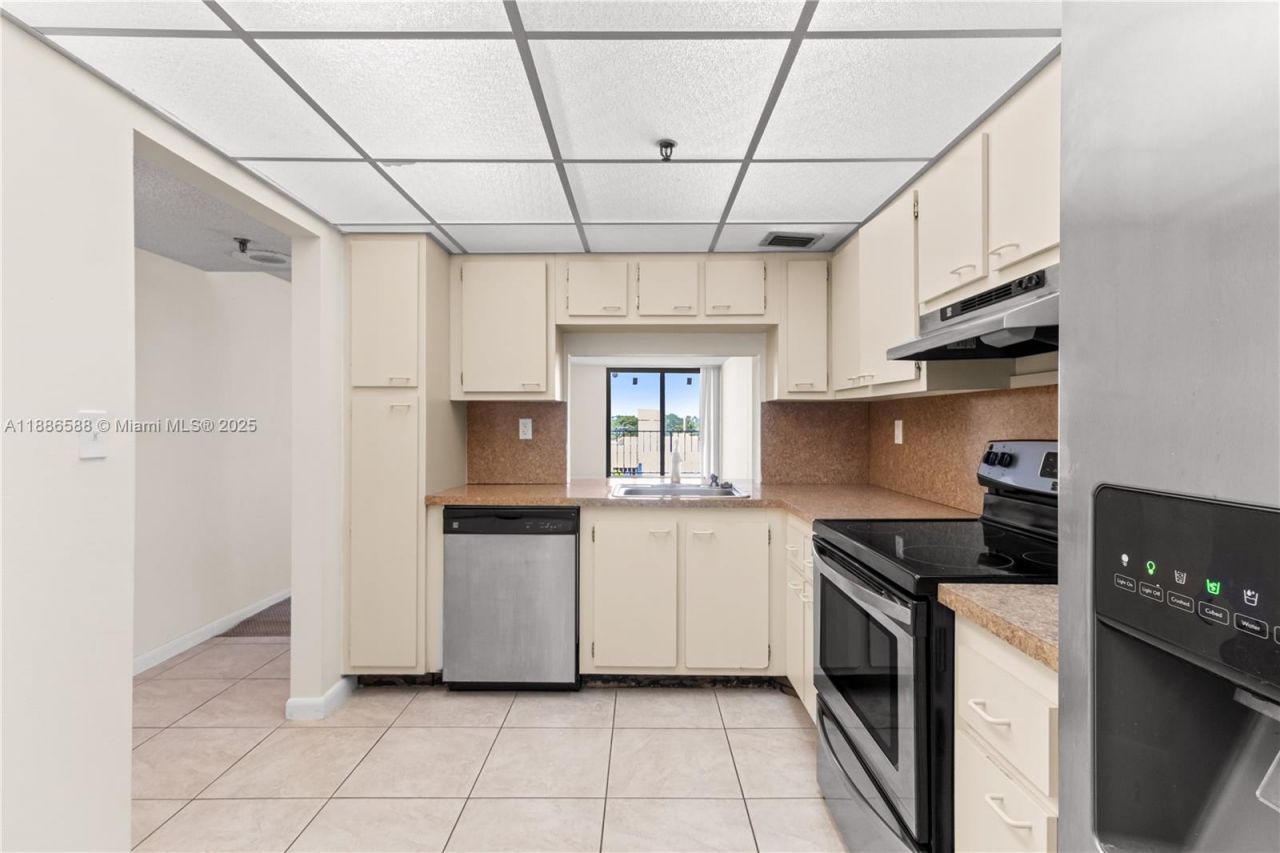 2625 Collins Ave, Unit 608, Miami Beach, FL 33140 Photo
