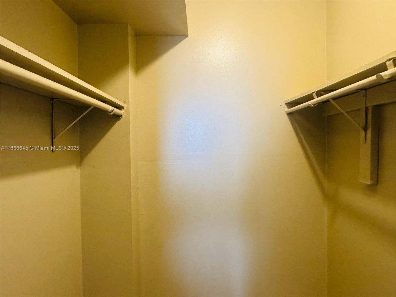 2000 NE 135th St, Unit 403, North Miami, FL 33181 Photo