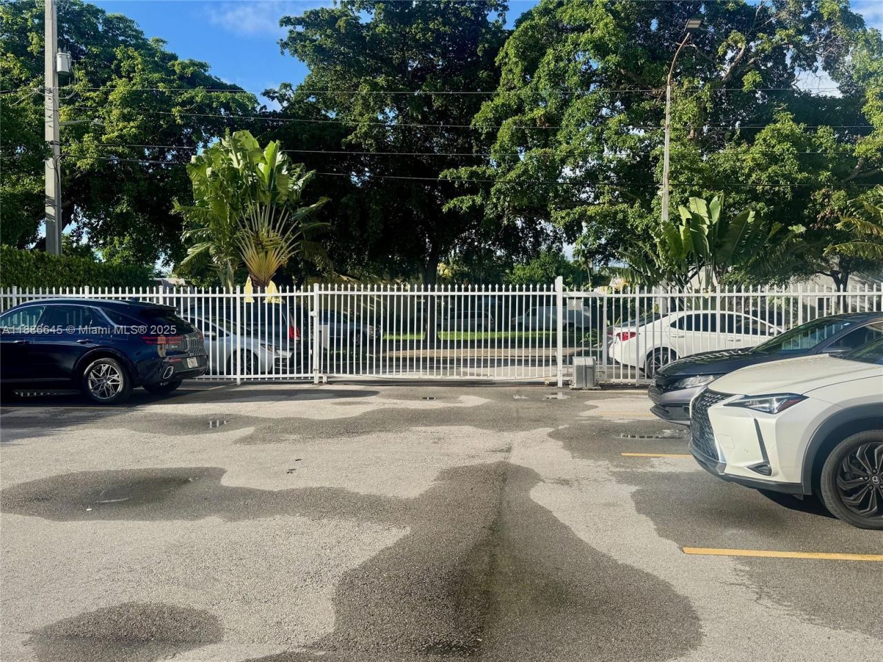 2000 NE 135th St, Unit 403, North Miami, FL 33181 Photo