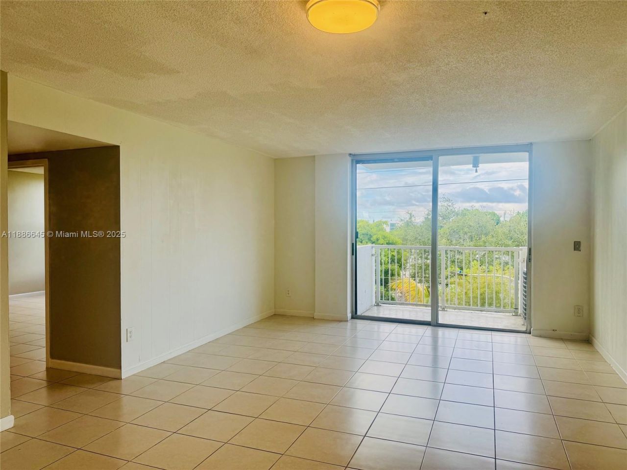 2000 NE 135th St, Unit 403, North Miami, FL 33181 Photo