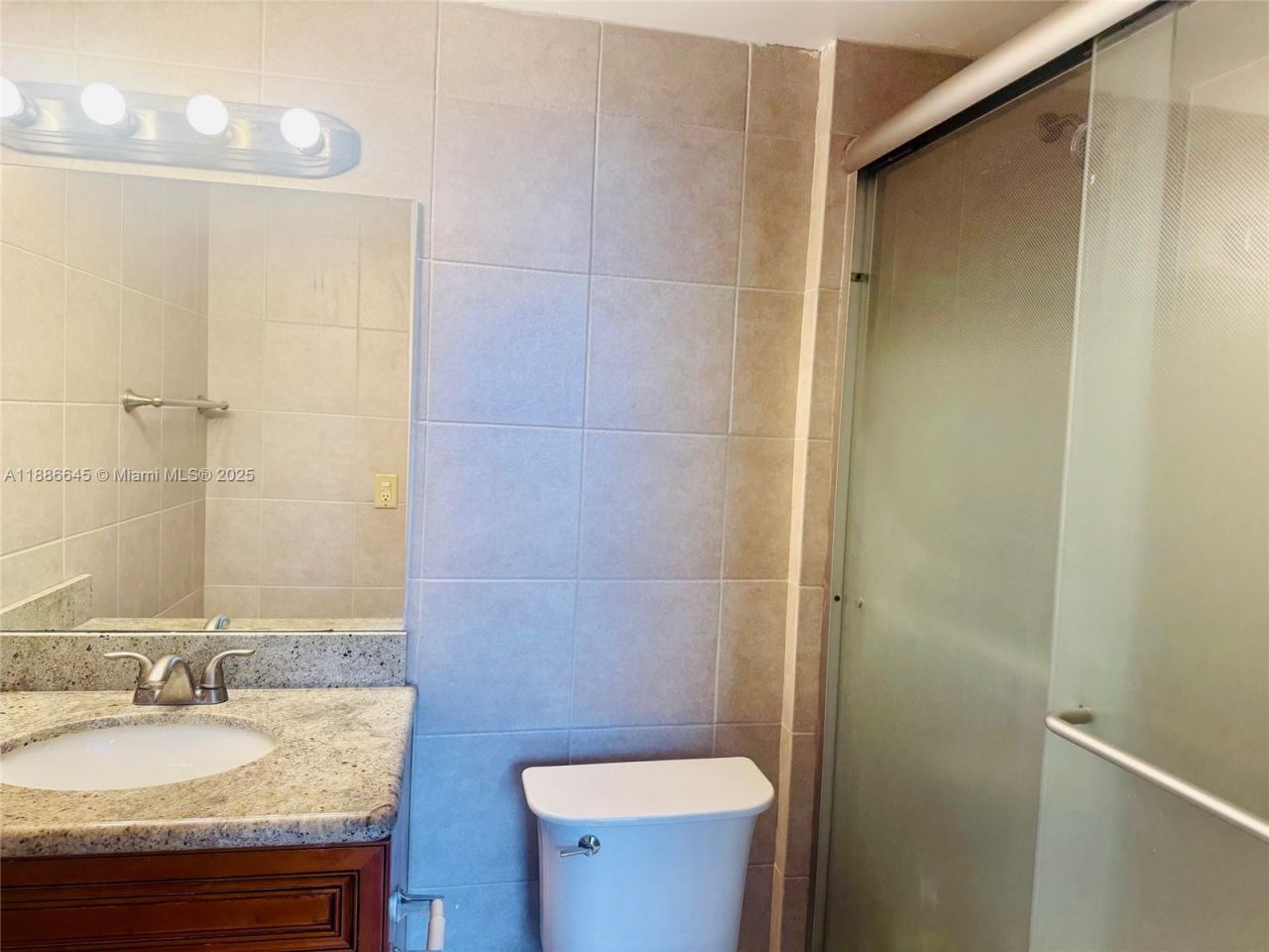 2000 NE 135th St, Unit 403, North Miami, FL 33181 Photo