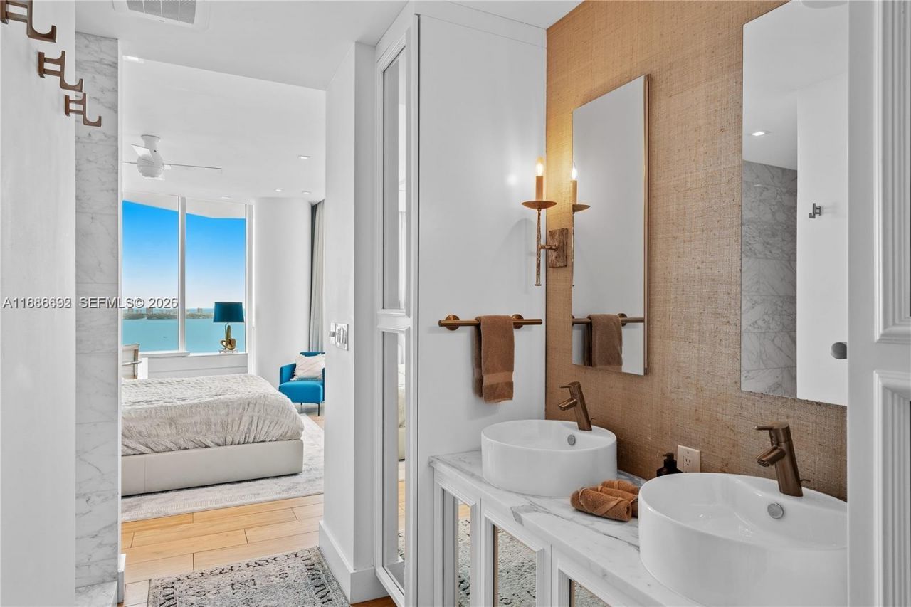 2020 N Bayshore Dr, Unit 2702, Miami, FL 33137 Photo