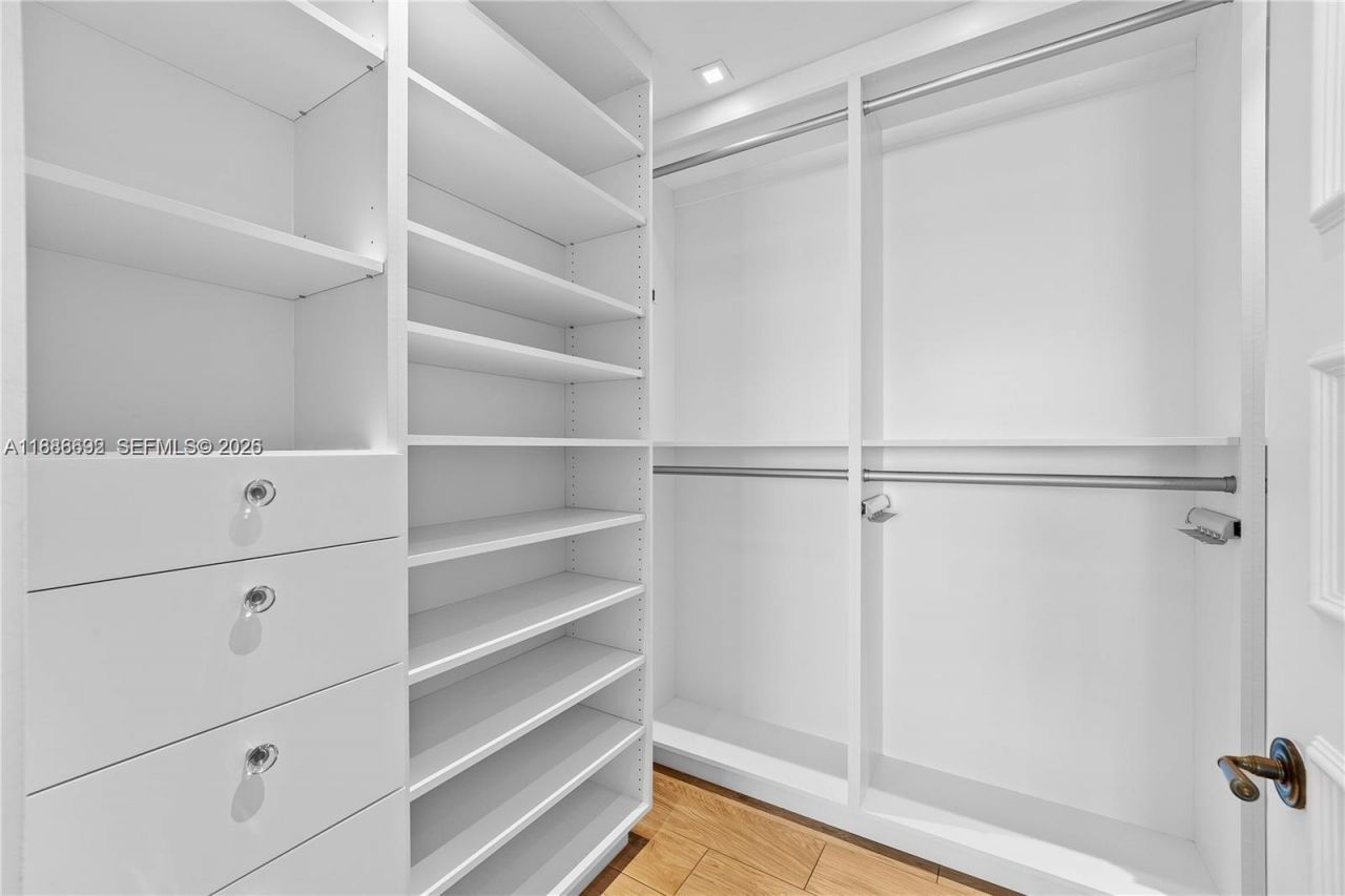 2020 N Bayshore Dr, Unit 2702, Miami, FL 33137 Photo
