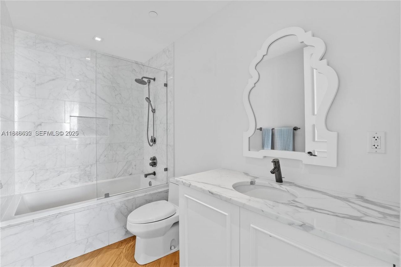 2020 N Bayshore Dr, Unit 2702, Miami, FL 33137 Photo