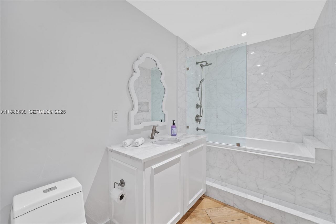 2020 N Bayshore Dr, Unit 2702, Miami, FL 33137 Photo