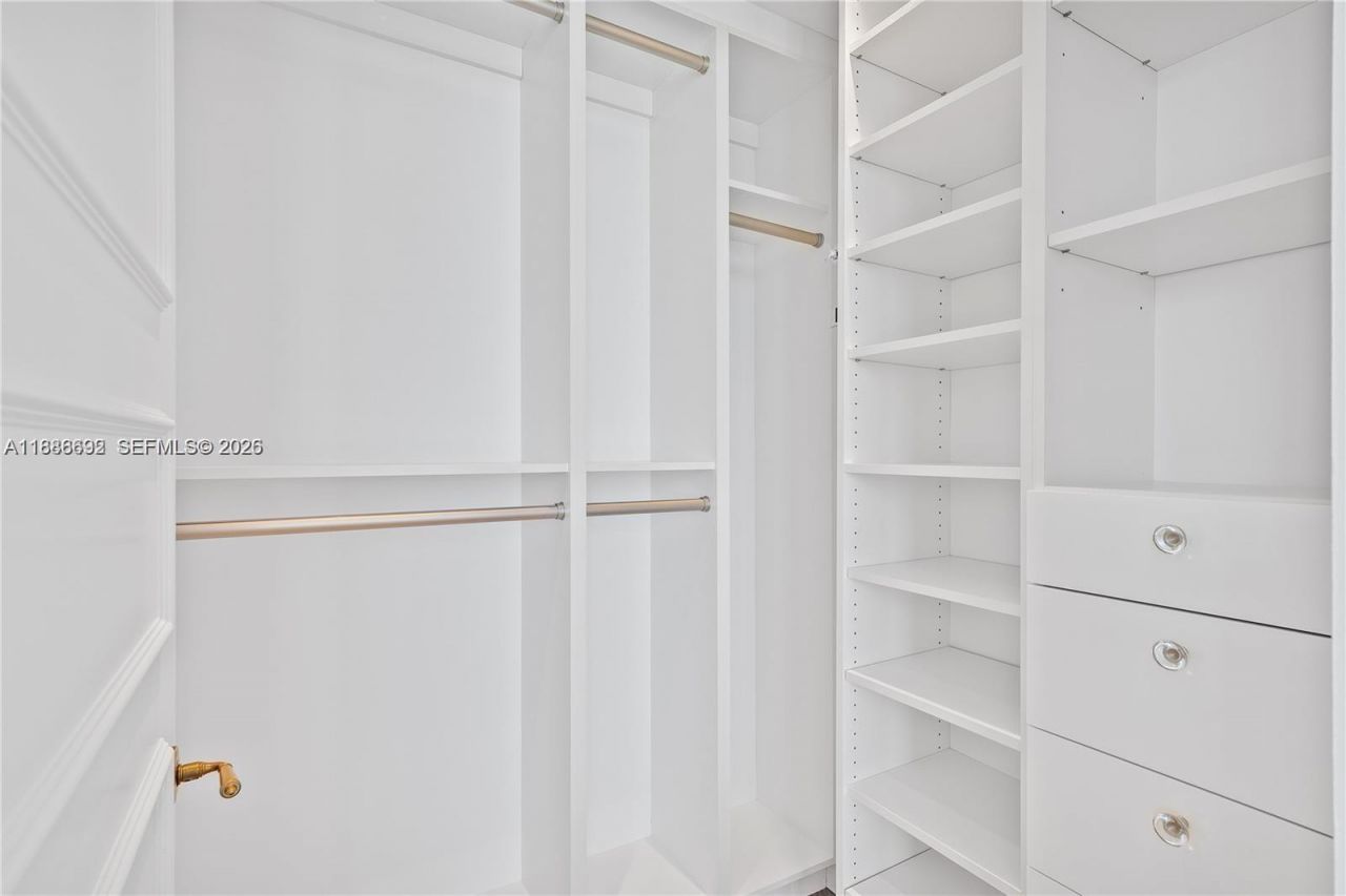 2020 N Bayshore Dr, Unit 2702, Miami, FL 33137 Photo