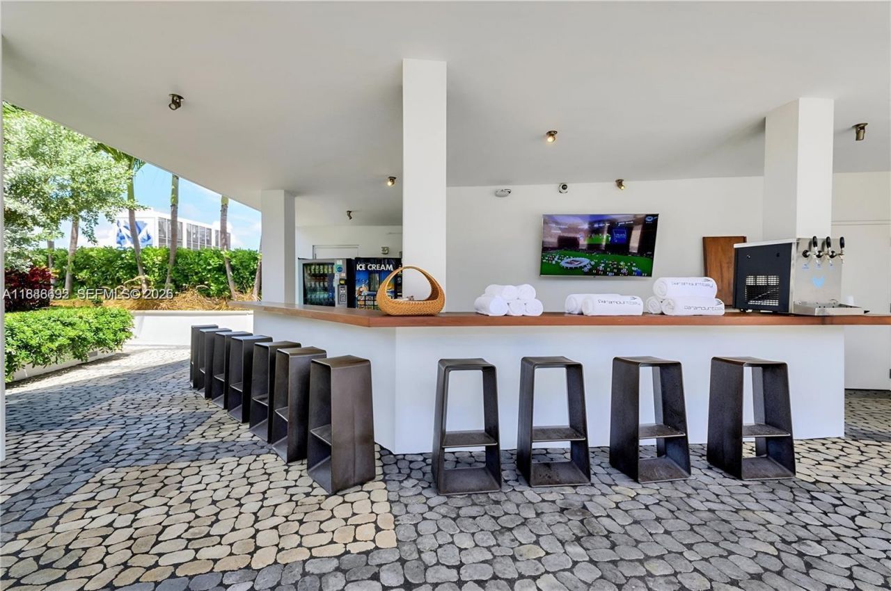 2020 N Bayshore Dr, Unit 2702, Miami, FL 33137 Photo