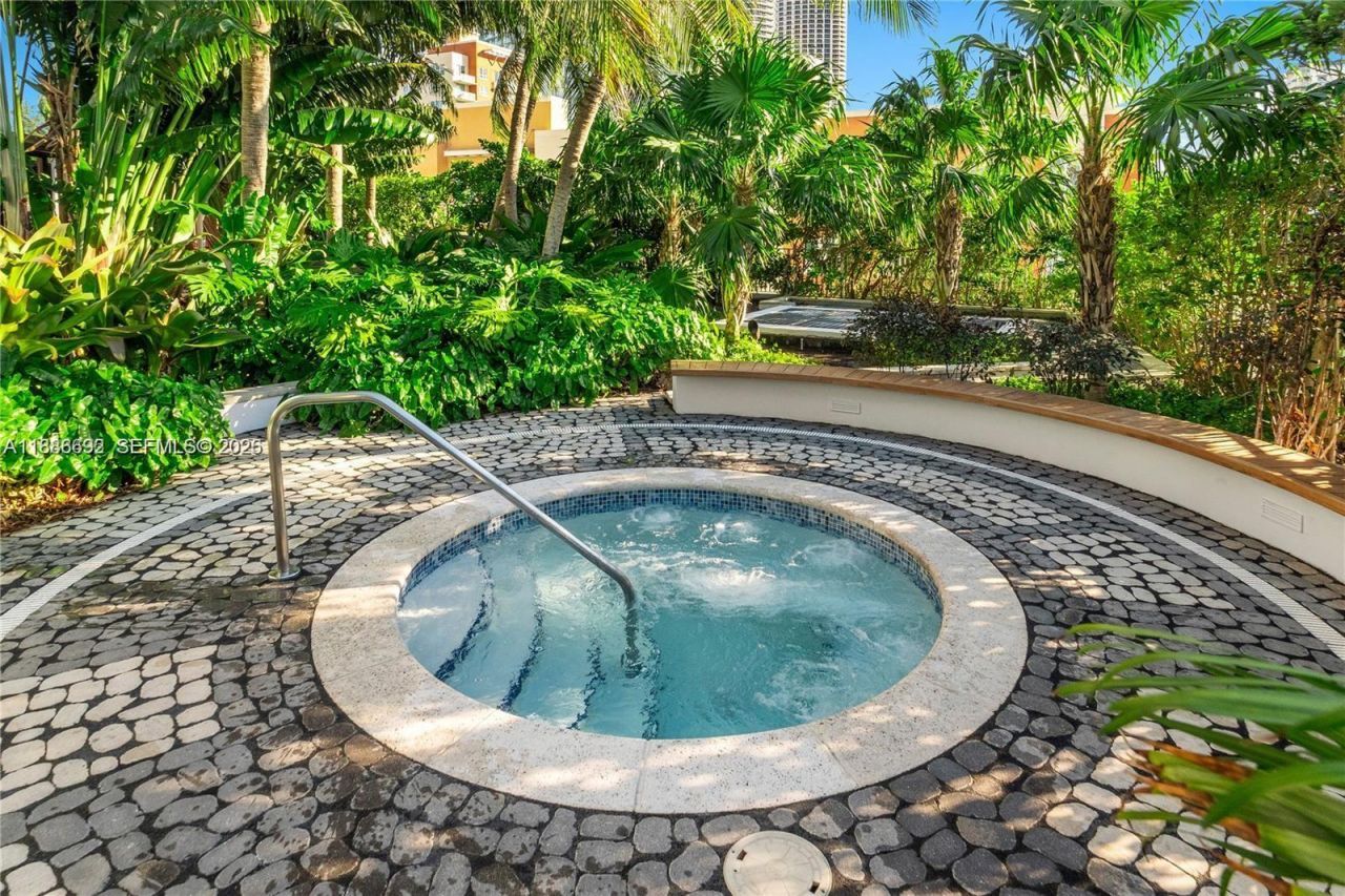 2020 N Bayshore Dr, Unit 2702, Miami, FL 33137 Photo
