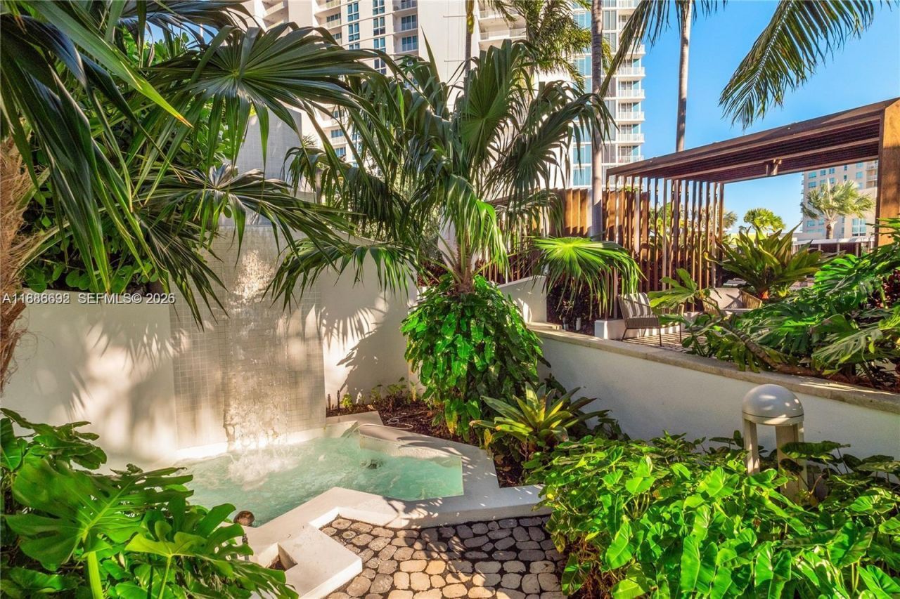 2020 N Bayshore Dr, Unit 2702, Miami, FL 33137 Photo
