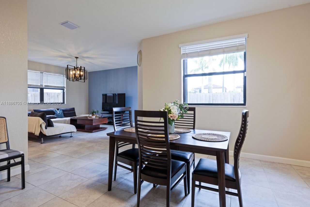 2442 NE 1st St, Homestead, FL 33033 Photo