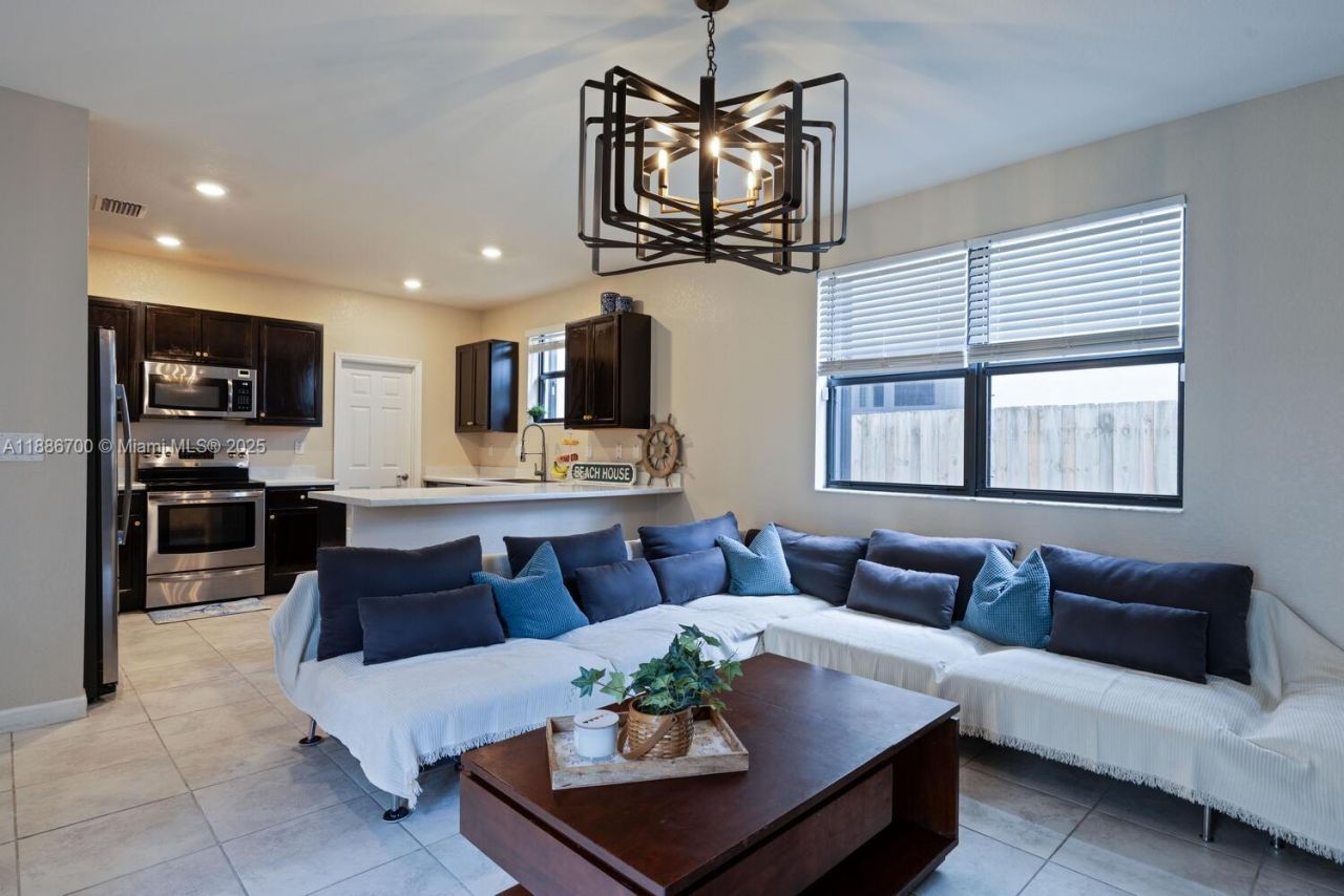 2442 NE 1st St, Homestead, FL 33033 Photo