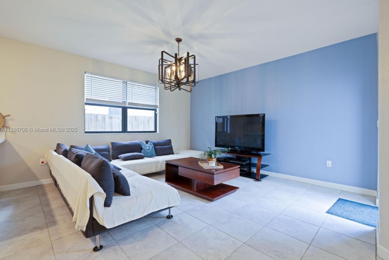 2442 NE 1st St, Homestead, FL 33033 Photo