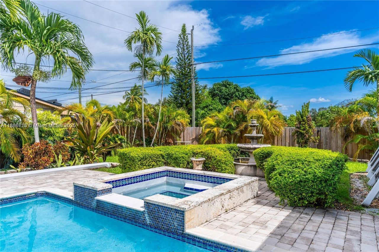 9901 SW 35th Ter, Miami, FL 33165 Photo